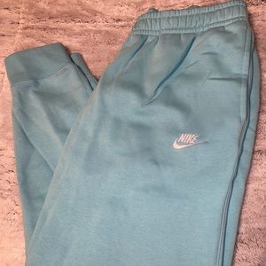 Nike joggers🤍